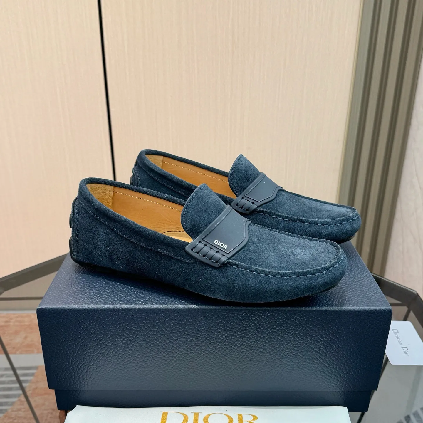 Men's shoes: 580💰 (Niu Li) (Dior Doudou shoes) Exclusive new model Official website new model The upper is made of high-quality imported calf, the color is delicate, and the luxurious texture flows. Tailor-made for exquisite men, creating a noble aura. Delicate and smooth lines. Cowhide lining. Size: 38-44, 45 customized. Outdoor driving shoes for experienced drivers🚗